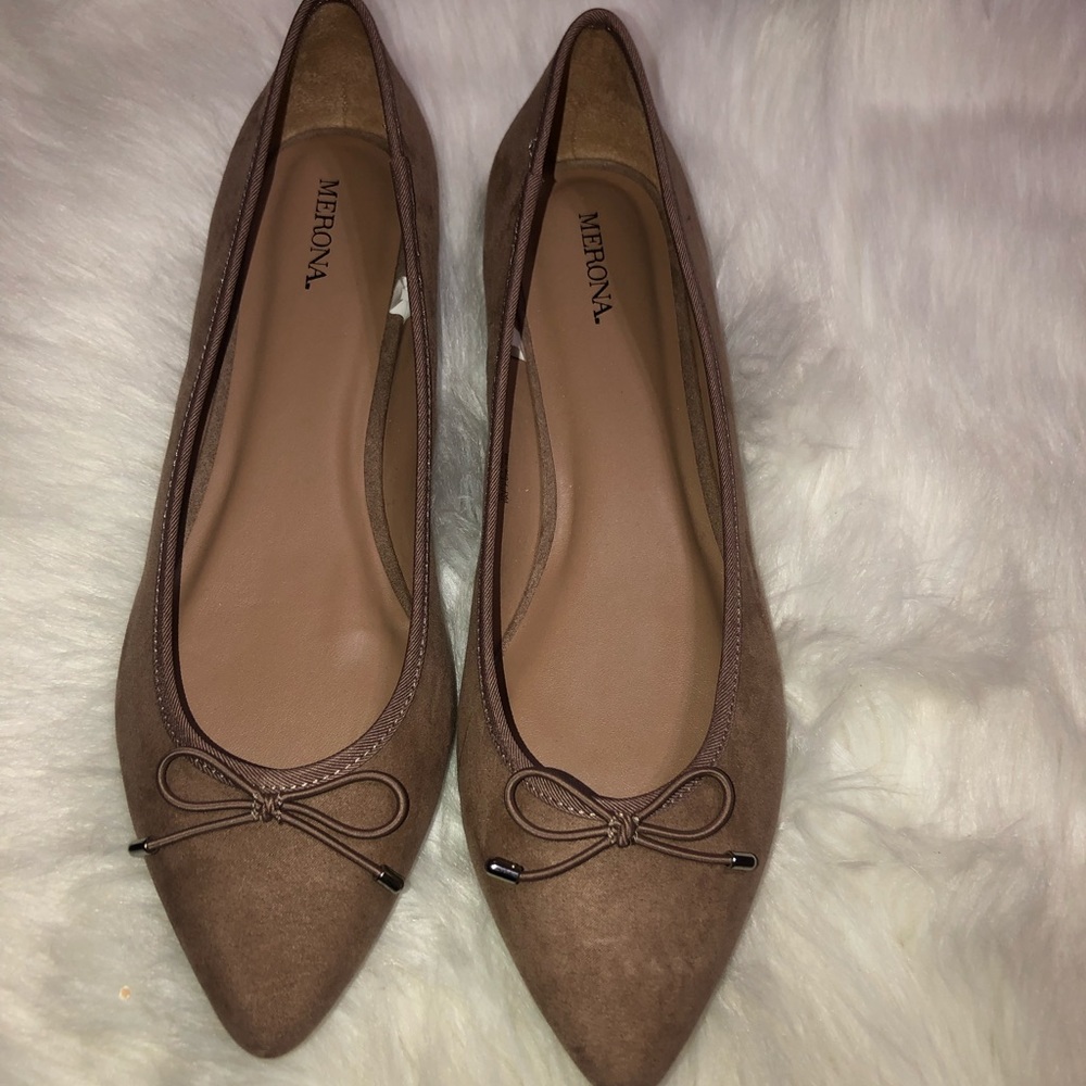 Tan pointed toe flats